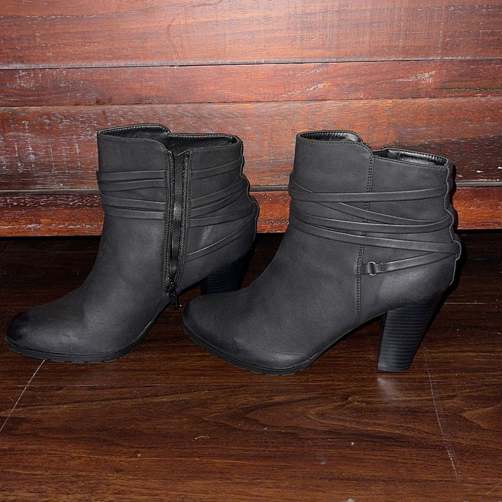 Woman’s heeled booties. Black size 11.